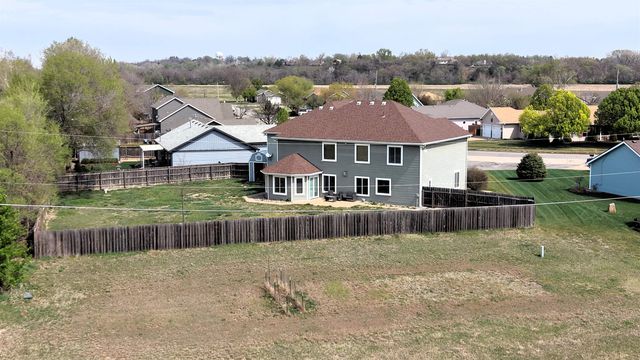 1112 Republic Cir, Salina, KS 67401