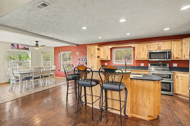 1112 Republic Cir, Salina, KS 67401