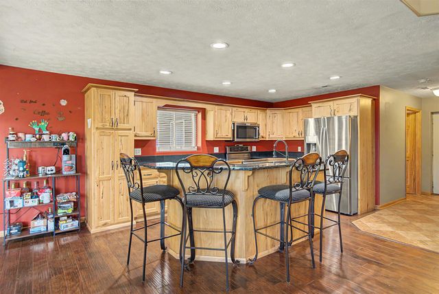 1112 Republic Cir, Salina, KS 67401