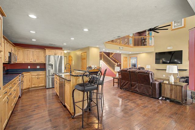 1112 Republic Cir, Salina, KS 67401