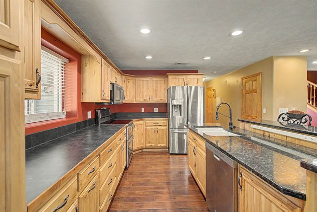 1112 Republic Cir, Salina, KS 67401