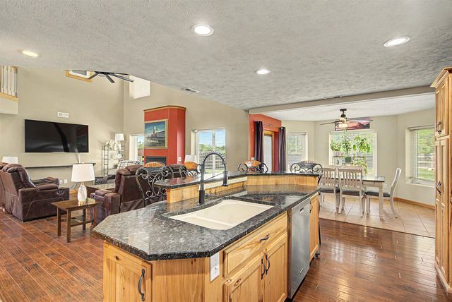 1112 Republic Cir, Salina, KS 67401