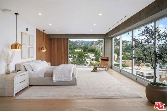 7135 Hollywood Boulevard PHE, Los Angeles, CA 90046