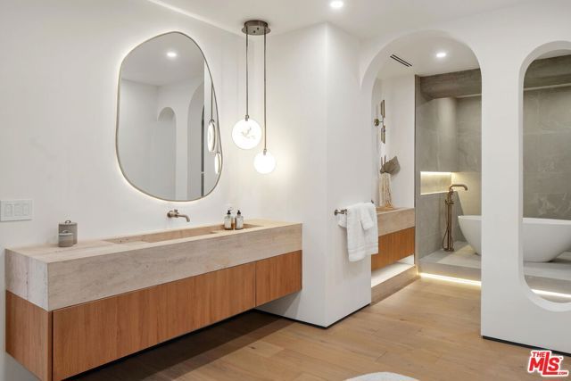 7135 Hollywood Boulevard PHE, Los Angeles, CA 90046