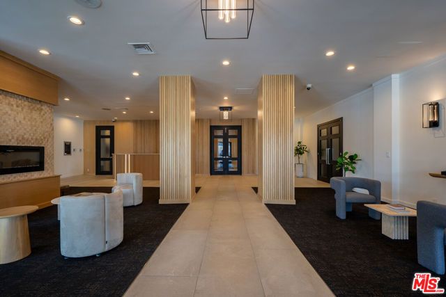 7135 Hollywood Boulevard PHE, Los Angeles, CA 90046