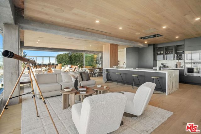 7135 Hollywood Boulevard PHE, Los Angeles, CA 90046