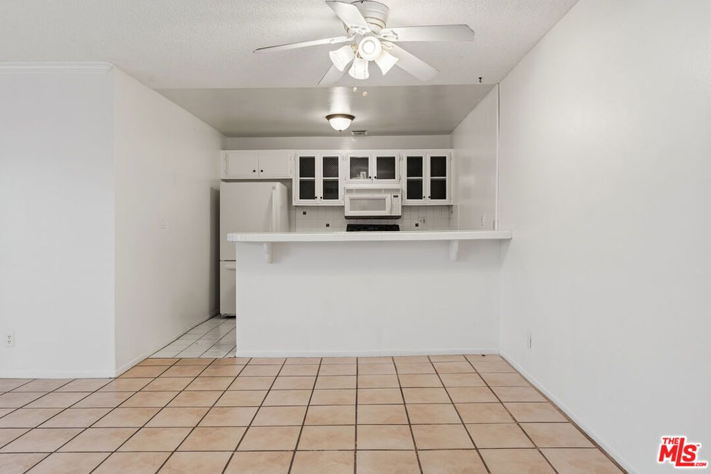 5414 Newcastle Avenue 19, Los Angeles, CA 91316 — photo 3