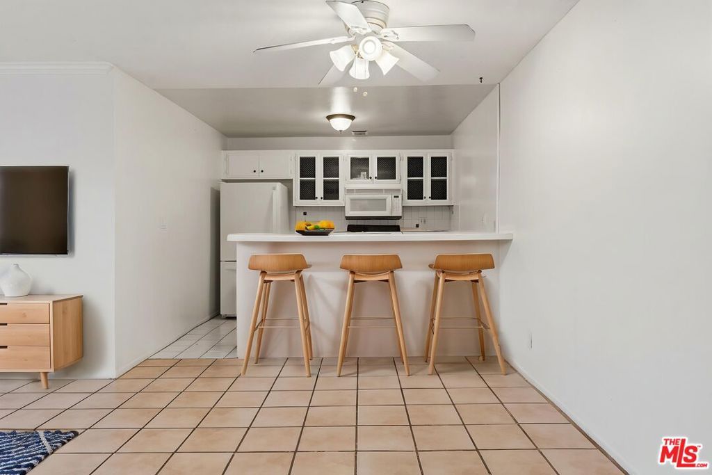 5414 Newcastle Avenue 19, Los Angeles, CA 91316 — photo 4