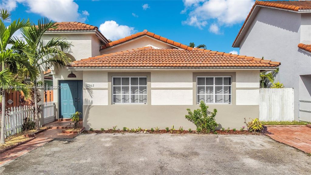 12362 NW 98th Pl, Hialeah Gardens, FL 33018