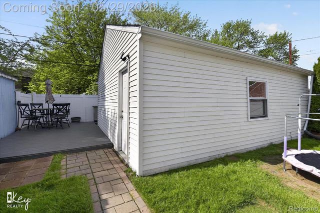 13187 Commonwealth Street, Southgate, MI 48195