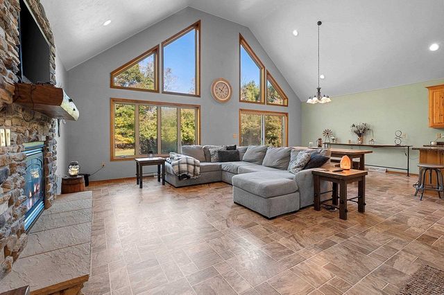 2277 J EDWARD COURT, Suamico, WI 54313