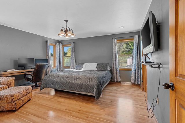 2277 J EDWARD COURT, Suamico, WI 54313