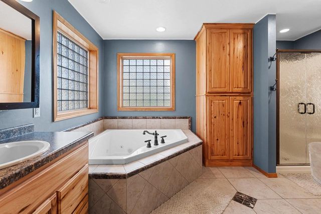 2277 J EDWARD COURT, Suamico, WI 54313