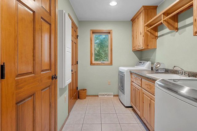2277 J EDWARD COURT, Suamico, WI 54313