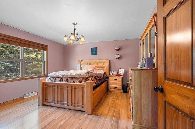 2277 J EDWARD COURT, Suamico, WI 54313