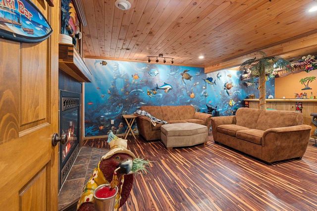 2277 J EDWARD COURT, Suamico, WI 54313