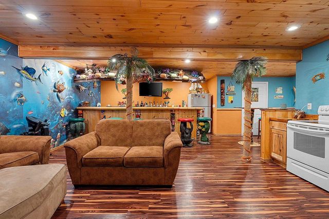 2277 J EDWARD COURT, Suamico, WI 54313