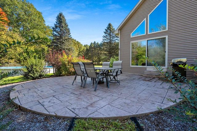 2277 J EDWARD COURT, Suamico, WI 54313