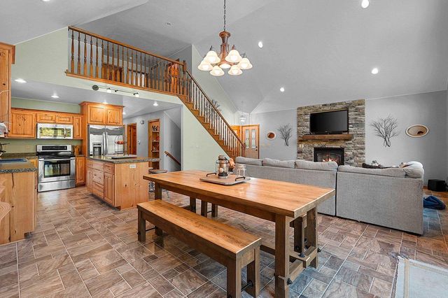 2277 J EDWARD COURT, Suamico, WI 54313