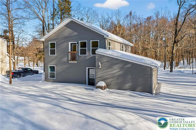 1073 Westside Drive, Newfoundland, PA 18445