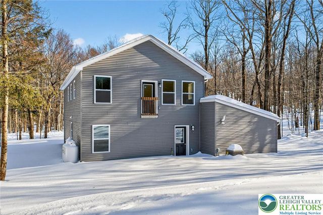 1073 Westside Drive, Newfoundland, PA 18445