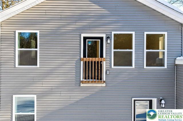 1073 Westside Drive, Newfoundland, PA 18445