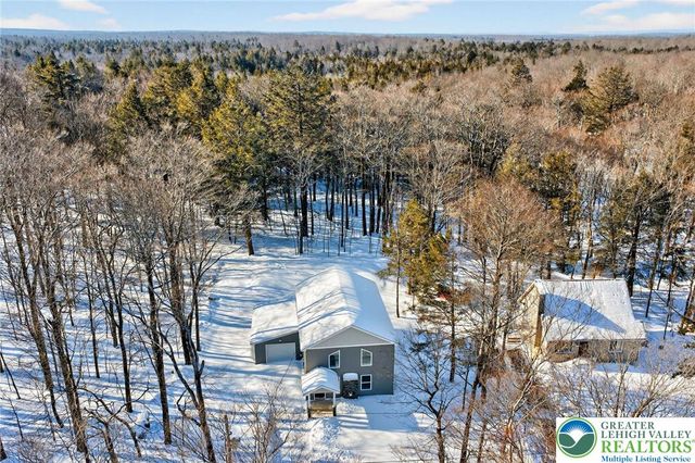 1073 Westside Drive, Newfoundland, PA 18445