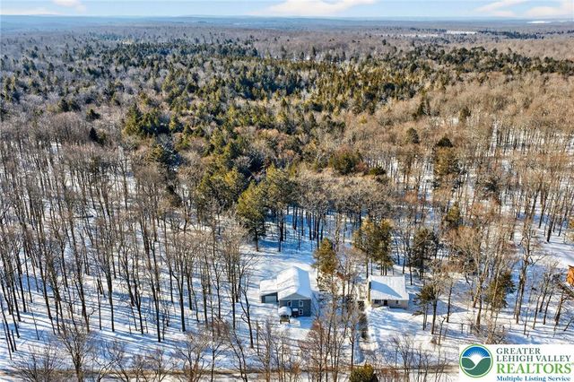 1073 Westside Drive, Newfoundland, PA 18445