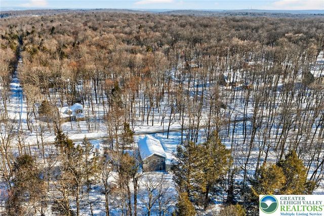 1073 Westside Drive, Newfoundland, PA 18445