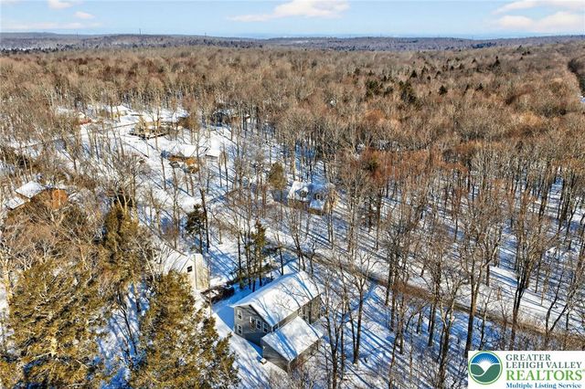 1073 Westside Drive, Newfoundland, PA 18445