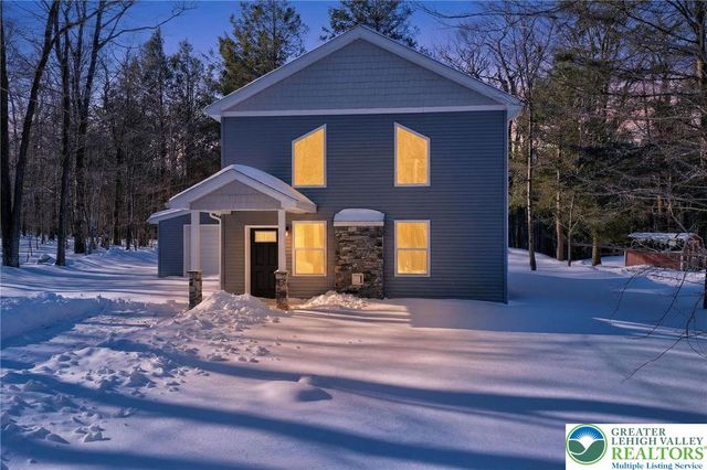 1073 Westside Drive, Newfoundland, PA 18445