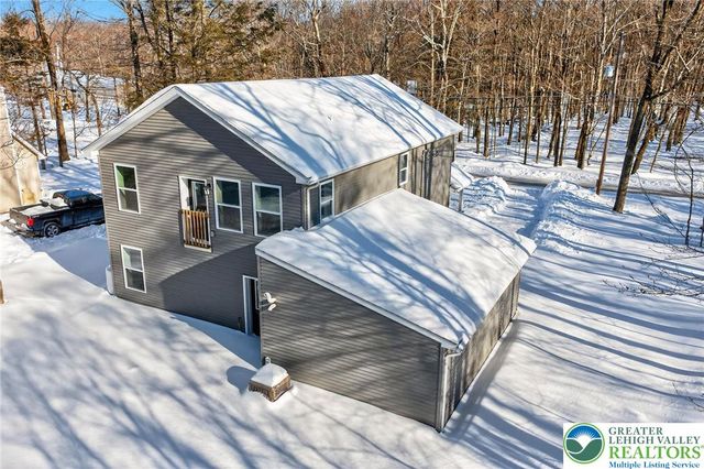 1073 Westside Drive, Newfoundland, PA 18445