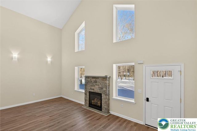 1073 Westside Drive, Newfoundland, PA 18445