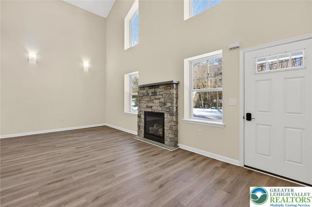 1073 Westside Drive, Newfoundland, PA 18445