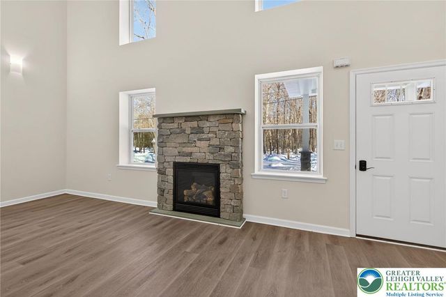 1073 Westside Drive, Newfoundland, PA 18445