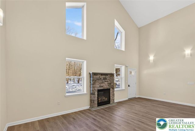 1073 Westside Drive, Newfoundland, PA 18445