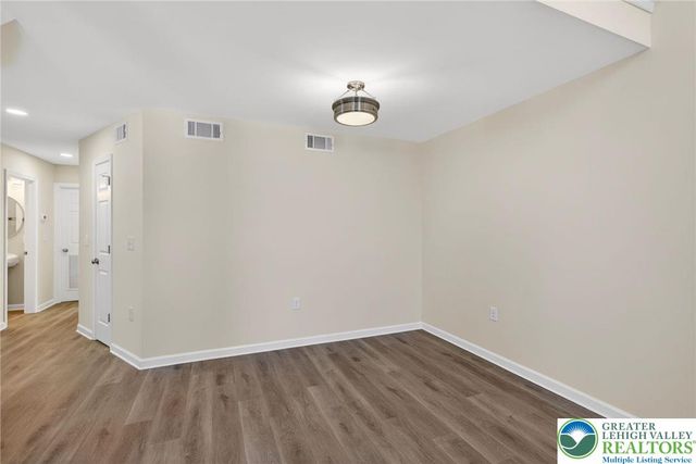 1073 Westside Drive, Newfoundland, PA 18445