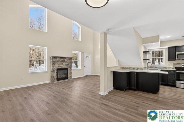 1073 Westside Drive, Newfoundland, PA 18445