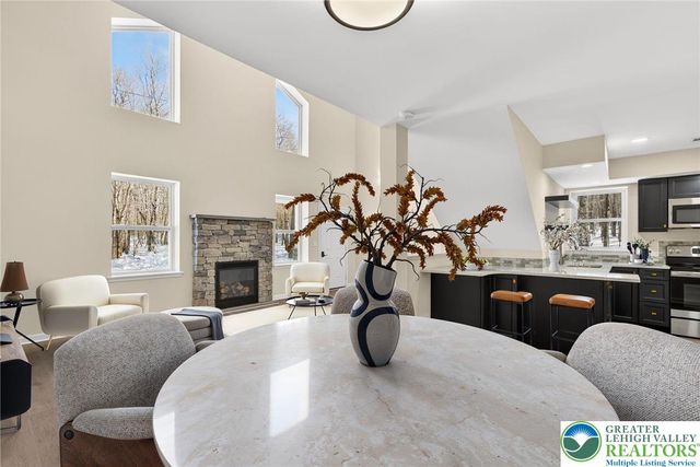 1073 Westside Drive, Newfoundland, PA 18445