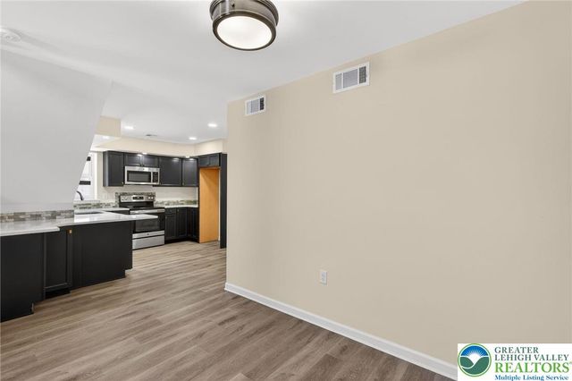 1073 Westside Drive, Newfoundland, PA 18445