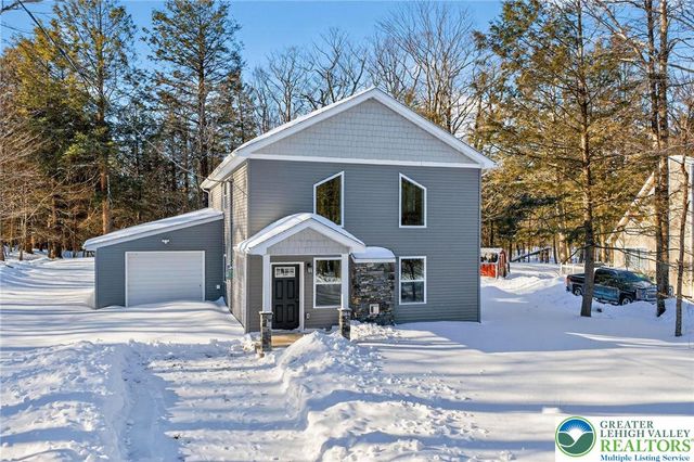 1073 Westside Drive, Newfoundland, PA 18445