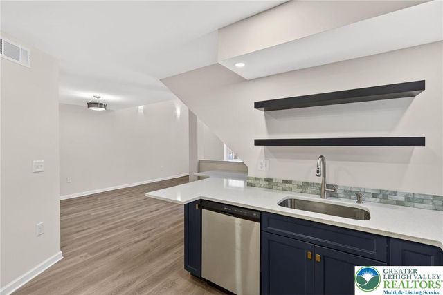 1073 Westside Drive, Newfoundland, PA 18445