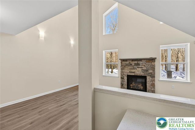 1073 Westside Drive, Newfoundland, PA 18445