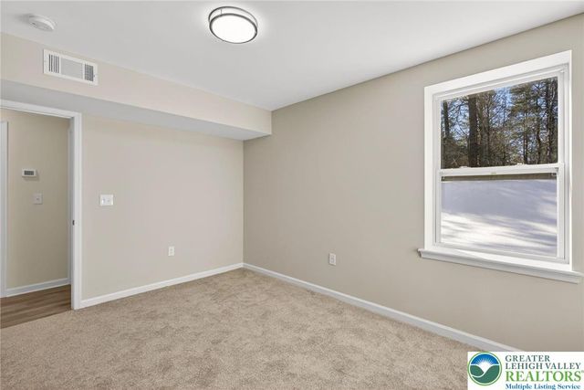 1073 Westside Drive, Newfoundland, PA 18445
