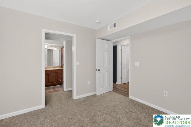1073 Westside Drive, Newfoundland, PA 18445