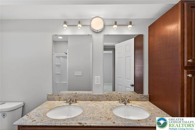 1073 Westside Drive, Newfoundland, PA 18445
