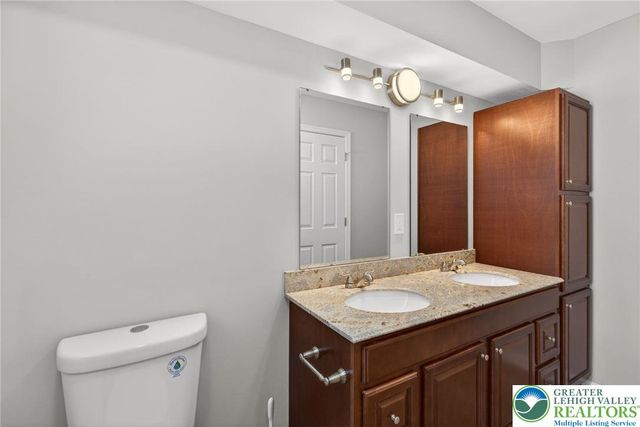 1073 Westside Drive, Newfoundland, PA 18445