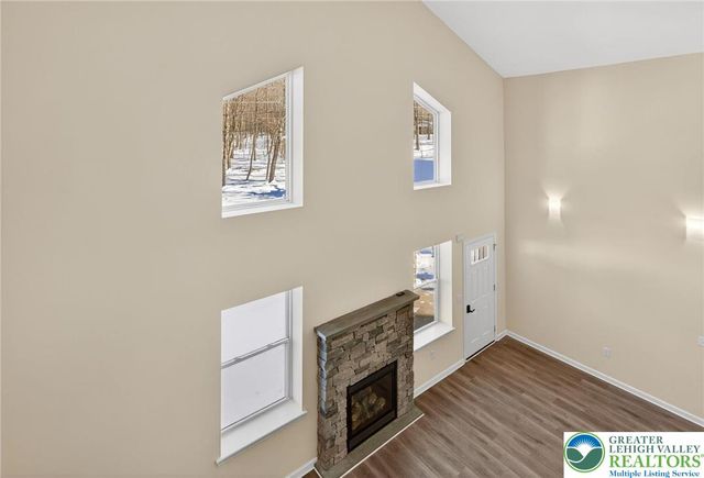 1073 Westside Drive, Newfoundland, PA 18445