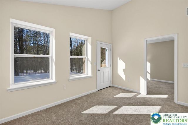 1073 Westside Drive, Newfoundland, PA 18445