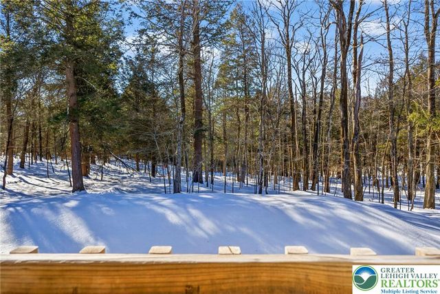 1073 Westside Drive, Newfoundland, PA 18445